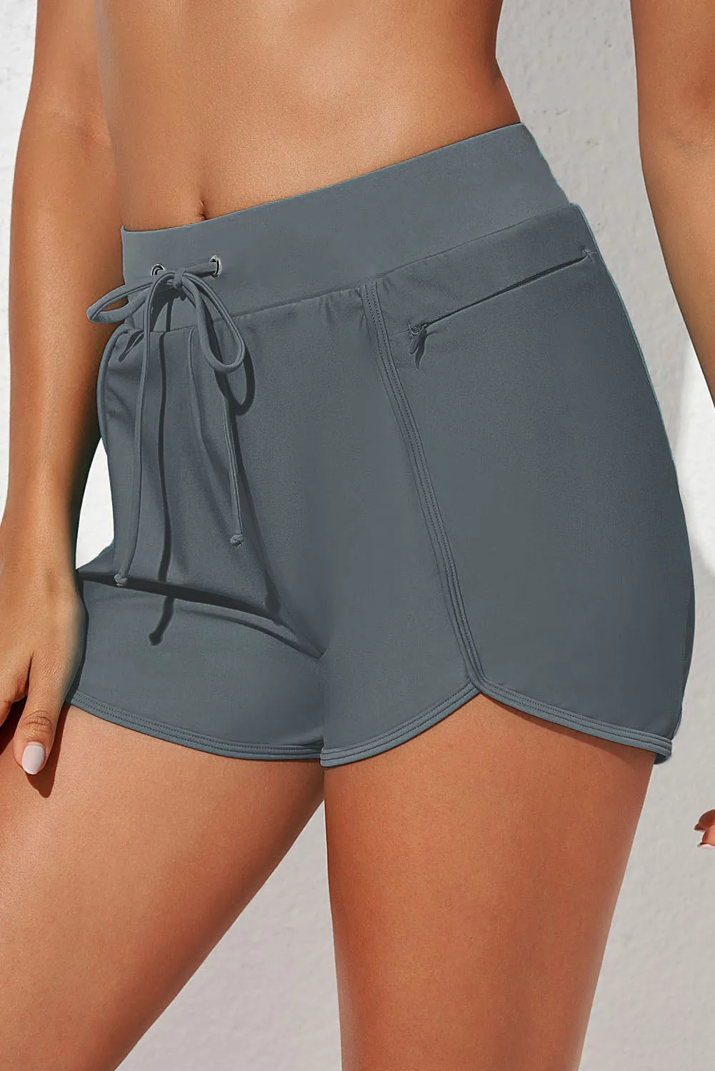 Badeshorts mit Kordelzug an der Taille