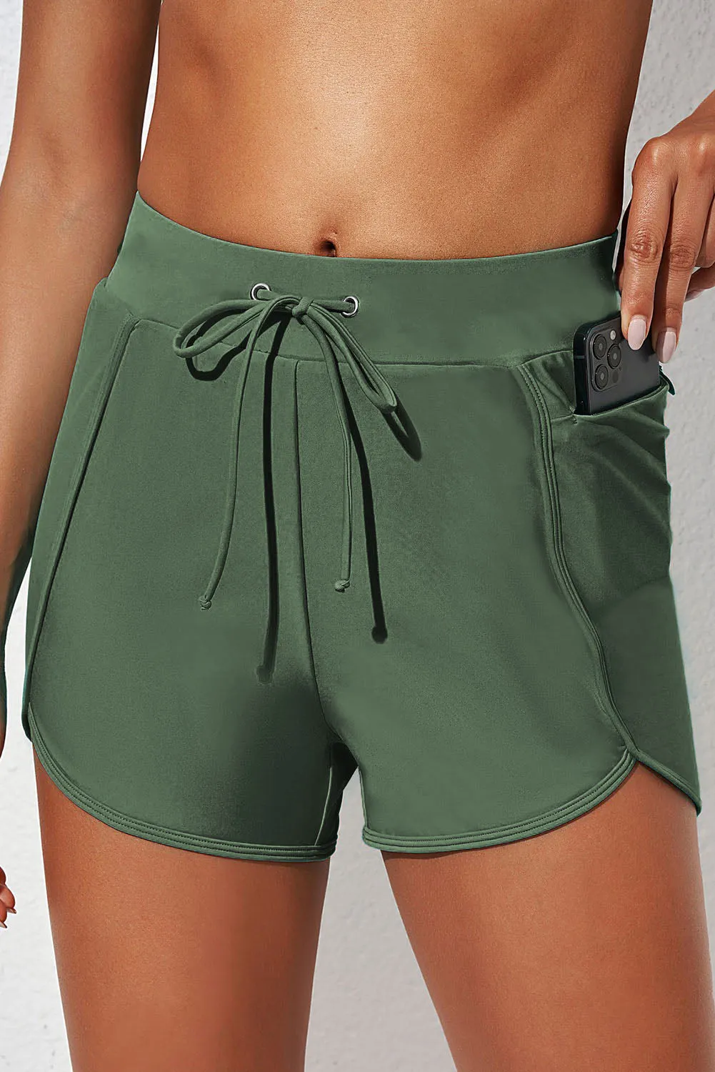 Badeshorts mit Kordelzug an der Taille