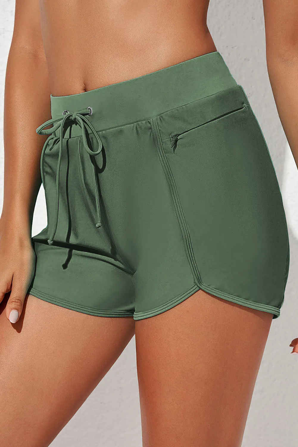 Badeshorts mit Kordelzug an der Taille