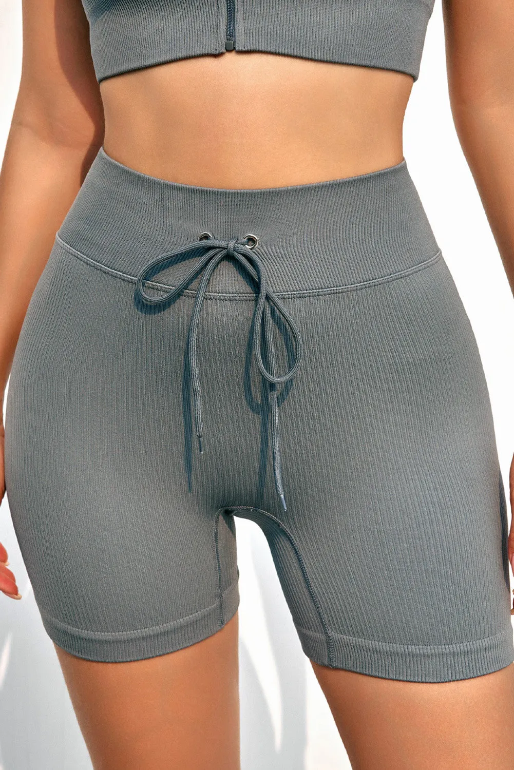 Gerippte Sportshorts mit Kordelzug