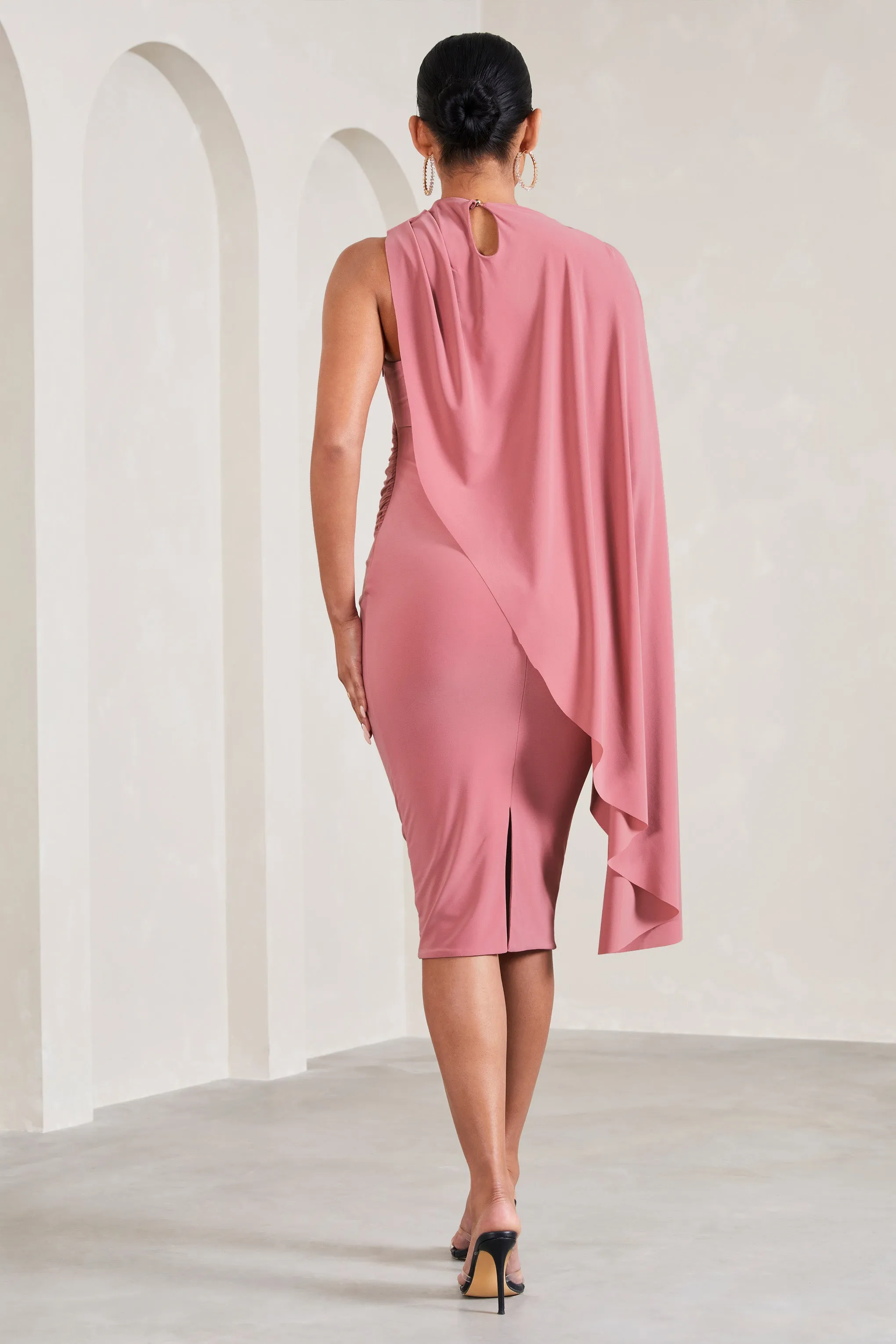 New Chapter | Robe mi-longue de maternité rose poudré asymétrique avec une cape