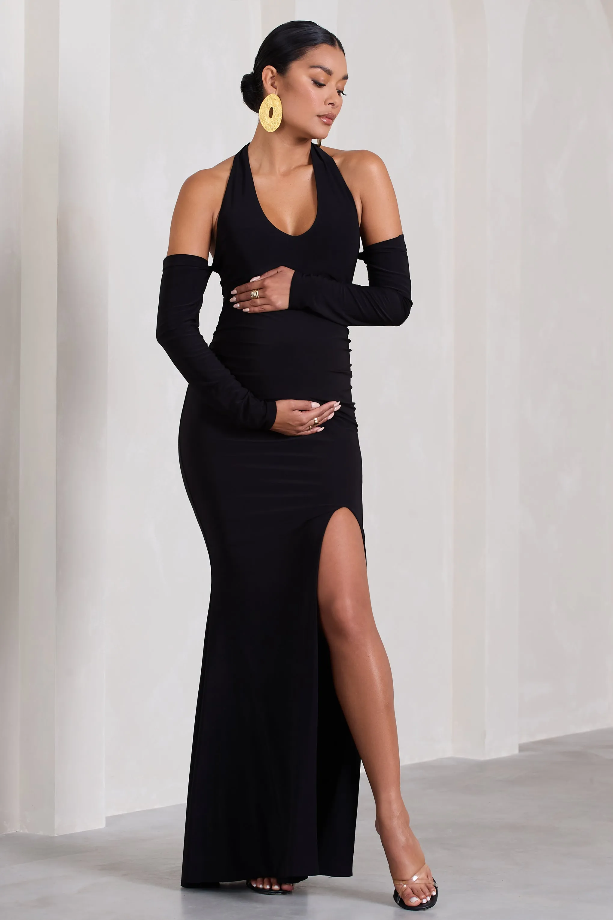 Solana | Robe longue noire de maternité à dos nu manches longues et fente sur le cté