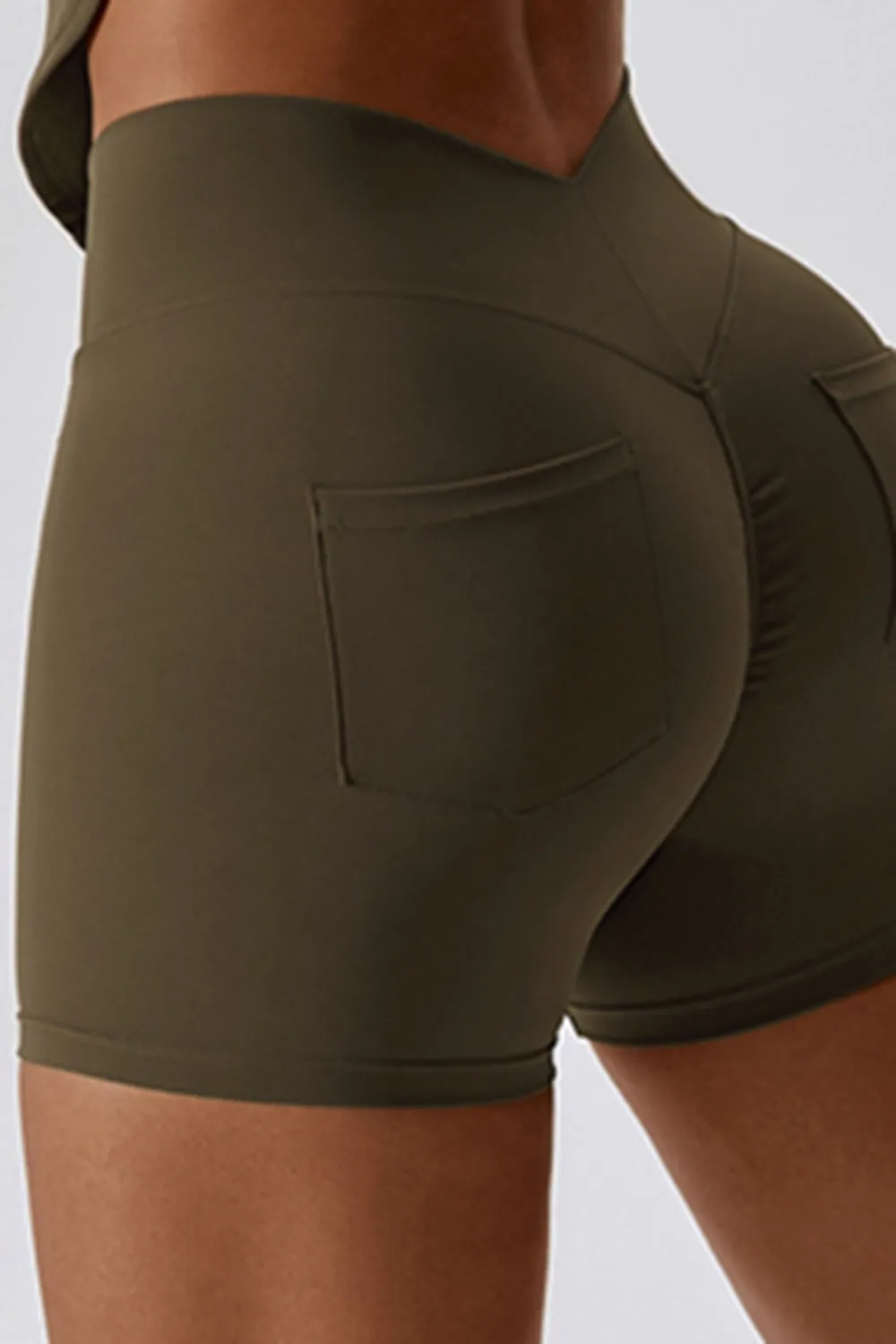 Sportshorts mit breitem Bund und Gesäßtasche