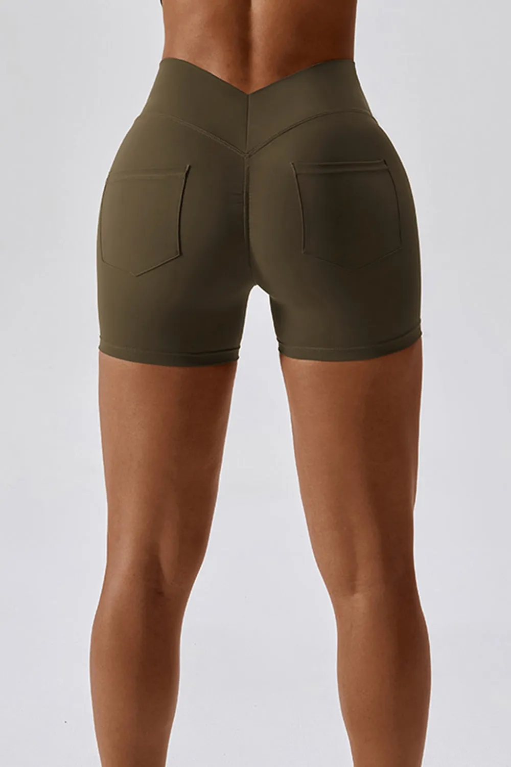 Sportshorts mit breitem Bund und Gesäßtasche